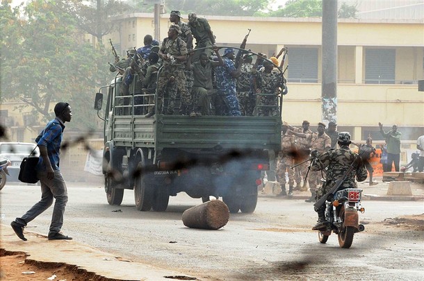 pb-120322-mali-coup2