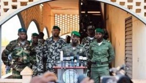 La junte maliene menée par Amadou Haya sanogo, le 3 avril à Kati. © AFP