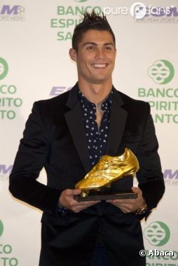 Ronaldo   on Cristiano Ronaldo   Sa Derni  Re Folie    400 000 Euros   Maliweb Net