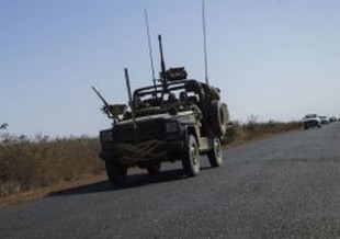 Des soldats français en patrouille près de Markala, au Mali, le 18 janvier 2013 © AFP