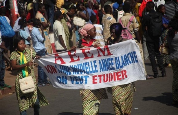 Les élèves et étudiants lors de la marche de la Copam