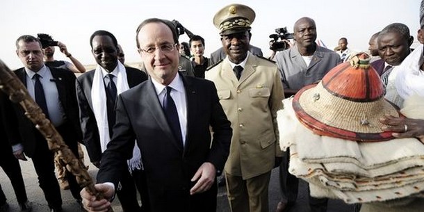 François Hollande à son arrivée à Sévaré, le 2 février. | AFP