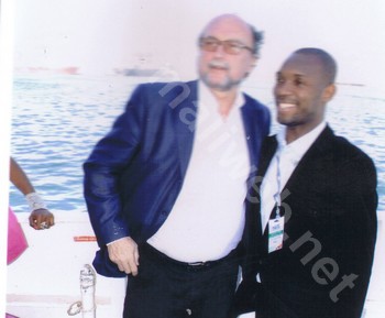 Le président de l'AIPS, Giani Merlo (G) et  le président de l'Ajsm, Oumar Baba Traoré