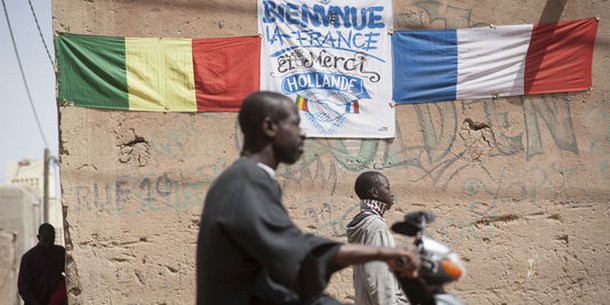 Cité par "Valeurs actuelles", l'ancien président de la République a critiqué l'opération française au Mali. |