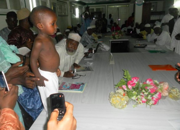 Ismaël Kandé, un enfant de 18 mois avec le corps couvert de versets du Saint Coran