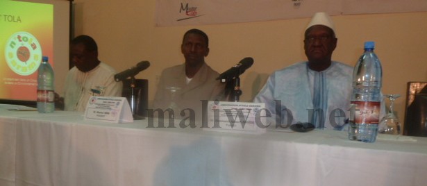 Une vue du présidium, (à l'extrême droite l'ancien premier ministre Ousmane Issoufi Maïga)