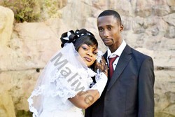 Notre confrère Chiaka Doumbia avec Fatoumata Koné dite Fifi