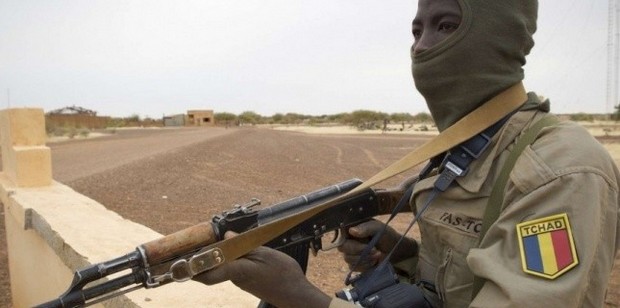 Un soldat tchadien à l'aéroport de Gao, le 26 janvier. (Ghislain Mariette/AP/SIPA)