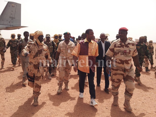 Le chef de la Misma, Pierre Buyoya lors de sa visite à Kidal