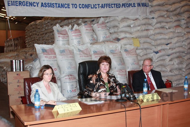 Le présidium avec au centre l'ambassadeur des USA au Mali, Mary Beth Léonard