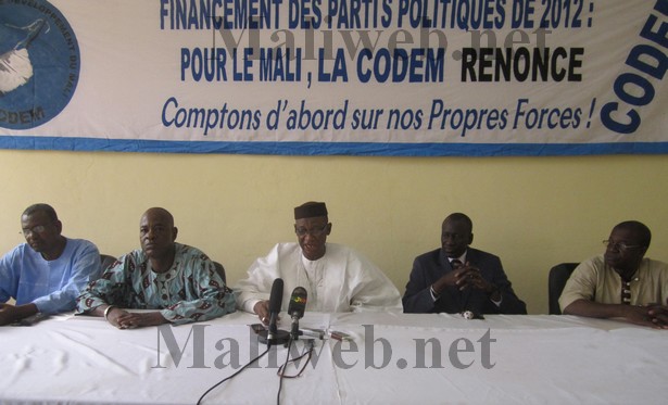 Souleymane Makamba Doumbia (au milieu)