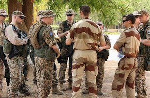 Les instructeurs militaires de l’Union européenne vont commencer à former les soldats maliens