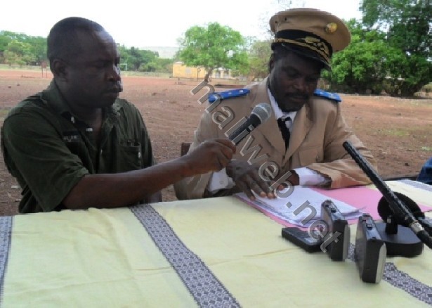 A droite le sous-préfet de Faléa (à la cérémonie d’ouverture) et le Coordinateur du projet de renforcement des capacités de l’ARACF, Nouhoun Kéita.