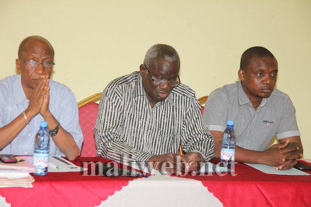 Le présidium au centre, Gl. Boubacar Baba Diarra, président du DAC