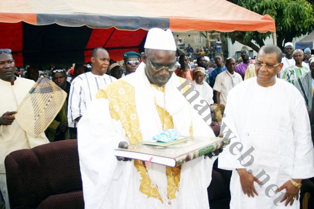 Seid Chérif Ousmane Madani Haïdara et Dr Hamed Sow, lors de la cérémonie du 58ème anniversaire du Guide spirituel