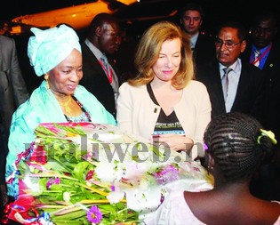 Mme Traoré Mintou Doucouré et valerie trierweiler 