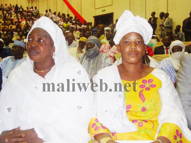 Mme Raki N'Diaye (G) et Mme Hawa Bagayoko lors du lancement de l'ASMA-CFP, le dimanche dernier
