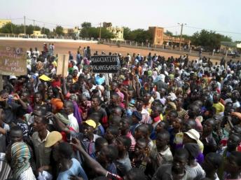 Manifestation pour demander au Mali et à la France de reprendre la région de Kidal, le 30 mai 2013. Reuters