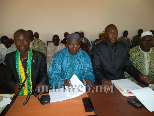 Les responsables du RPM face aux militants, Nancouma Keita entouré de Mamadou Diarassouba (D) et Makan Camara (photo archives)