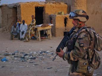 Soldats français en patrouille au Mali. REUTERS