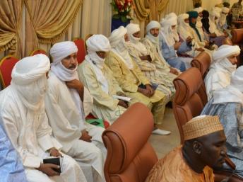 Les leaders touaregs attendent le début des négociations, à Ouagadougou, le 7 juin 2013. AFP