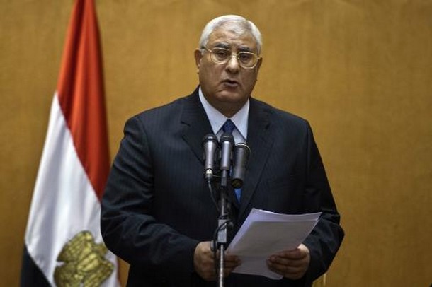 Adly Mansour prête serment le 4 juillet 2013 au Caire © AFP
