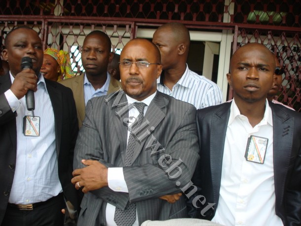 Le secrétaire général du syndicat, Aly Ousmane Daou entouré de certains membres de son bureau (photo archives)
