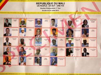 La finalité sera d’apposer dimanche son doigt encré sur la photo d’un candidat sur ce bulletin de vote où figure les 27 candidats. RFI