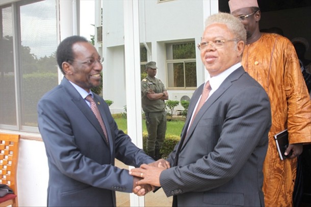 Domicile du Président de la République. Le Président de la République Dioncounda Traore en compagnie de Mamadou Bakary Sangare, Président de la Convention Sociale Démocrate "Mogotoguiya"
