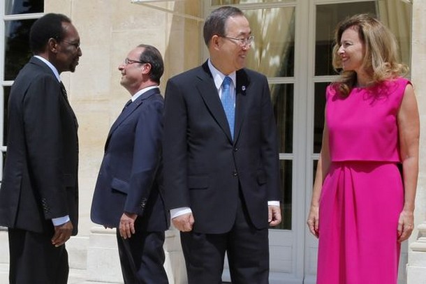 A l'Elysée, le 14 juillet, de gauche à droite : le président malien par intérim Dioncounda Traoré, François Hollande, Ban Ki-Moon et Valérie Trierweiler. | AFP