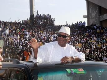 Ibrahim Boubacar Keita, l'un des favoris du scrutin, a réuni 30 000 personnes dans un stade pour son premier meeting, le 7 juillet 2013. AFP