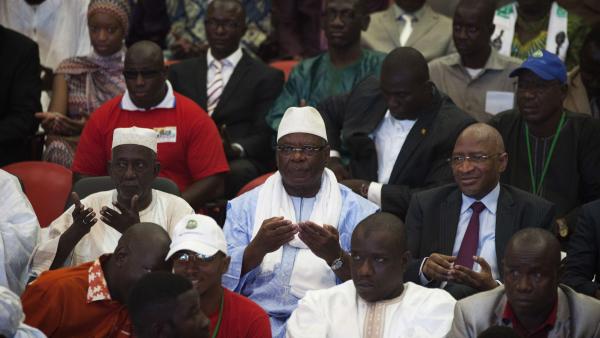 Le candidat Keïta, en pleine prière avant le lancement d'un meeting à Bamako, le 21 juillet 2013. REUTERS