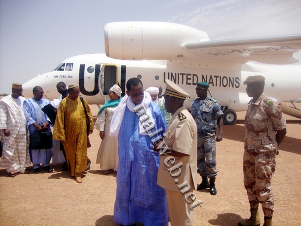 L'arrivée de la délégation à l'aéroport de Kidal