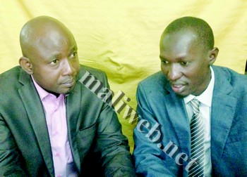 Le SG de la sous-section de Kalaban Coura, Chaka Camara et le SG de la section Commune V, Amadou Thiam (D)