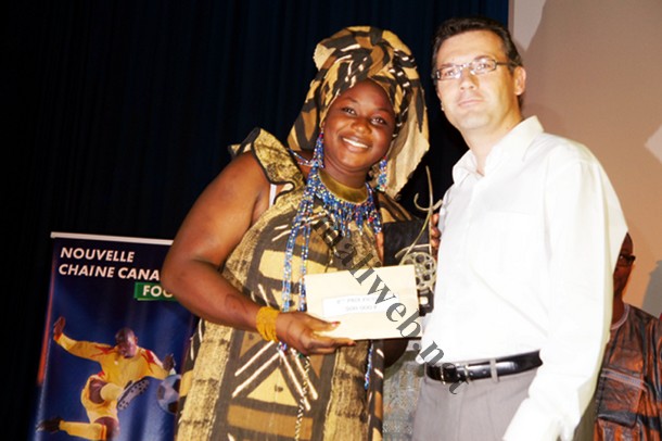 Aminata Doumbia recevant son prix