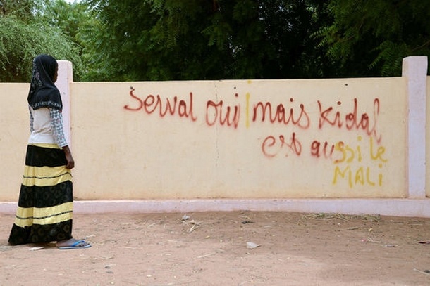 "Serval oui, mais Kidal c'est aussi le Mali», peut-on lire sur un mur d'une rue de Gao, le 24 juillet. | AFP