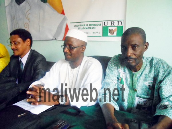 Aziz Dicko, Oualy Diawara et Amady Gassama (D G)