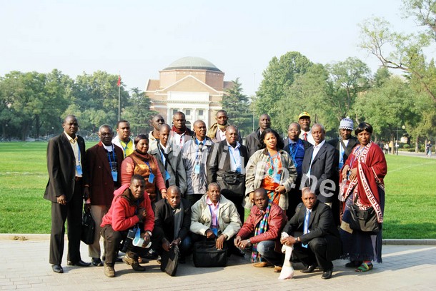 Les professionnels de la presse malienne à l'université Tsinghua de Beijing
