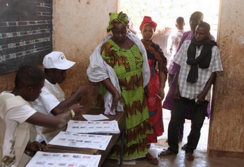 Un bureau de vote dans une école primaire à Bamako