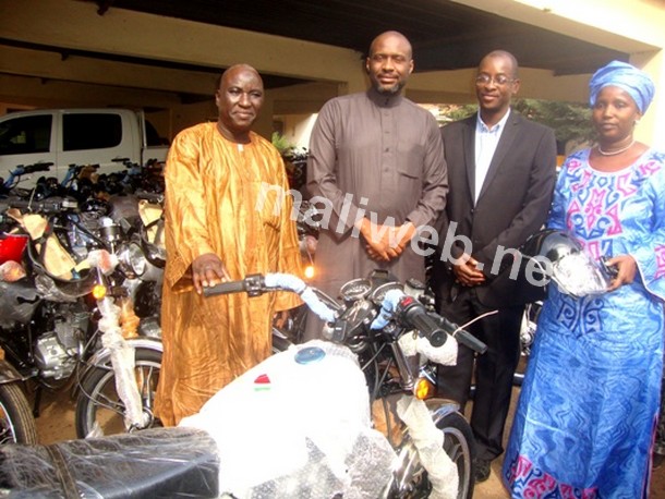 Les officiels lors de la remise des 35 mots