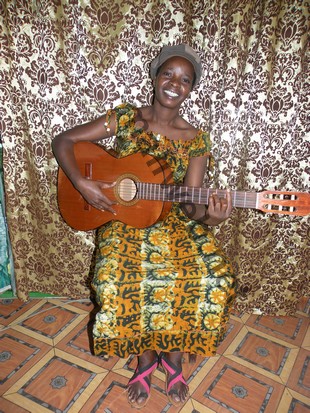 Altiné Tamboura, artiste-musicienne et chanteuse