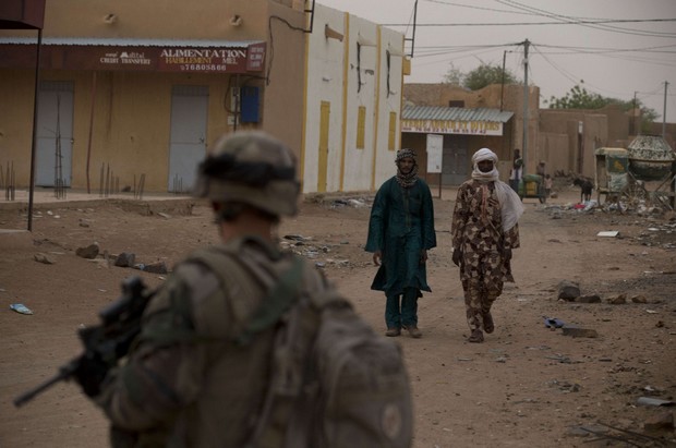 Un soldat français patrouille à Kidal, au Mali, le 27 juillet 2013 (Rebecca Blackwell/AP/SIPA)