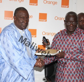Passation entre Kola Cissé et Baba Diarra