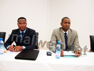 Le ministre de l'Emploi (D) et le directeur adjoint du BIT, Dramane Haidara