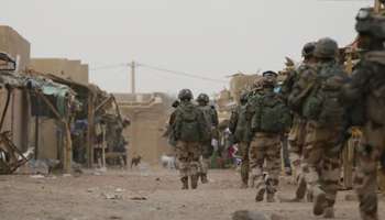 Des soldats français en patrouille à Kidal, en juillet 2013. © AFP 