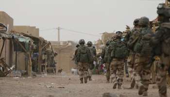 Des soldats français en patrouille à Kidal, en juillet 2013. © AFP
