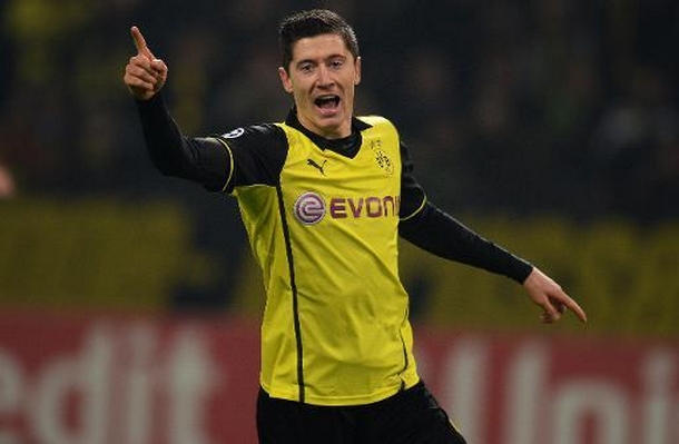 Le buteur polonais Robert Lewandowski (Dortmund) rejoindra l'été prochain le Bayern Munich pour un contrat de cinq ans jusqu'en 2019, a annoncé samedi le club bavarois