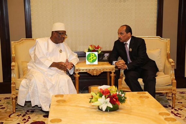 Les présidents Ibrahim Boubacar Keita et Mohamed Ould Abdel Aziz à Nouakchott. 