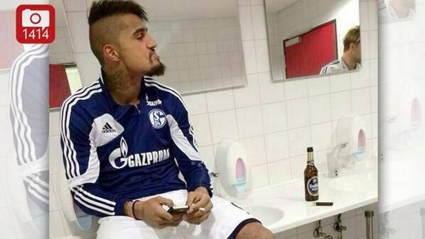 KP. Boateng se fume une petite clope