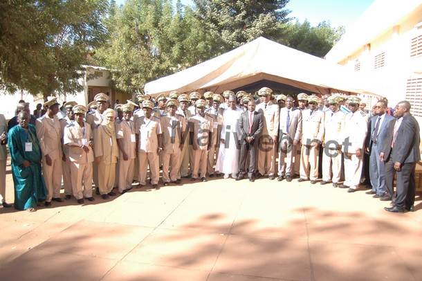 photo de famille du ministre administration territorial et les gouverneurs